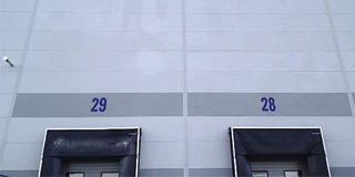 Cleaning and impregnation of facade surfaces