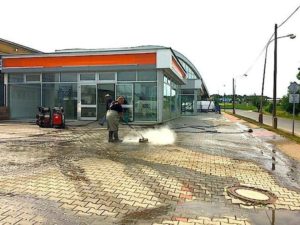 Čištění a impregnace zámkové dlažby - Facility Special ...